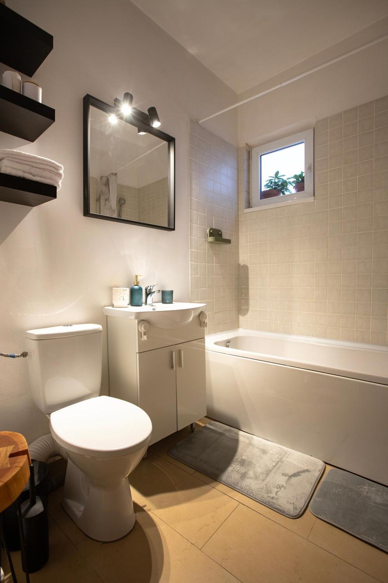 Ultracentral Hong Kong 3 Bdrm Apartment Bucharest Luaran gambar